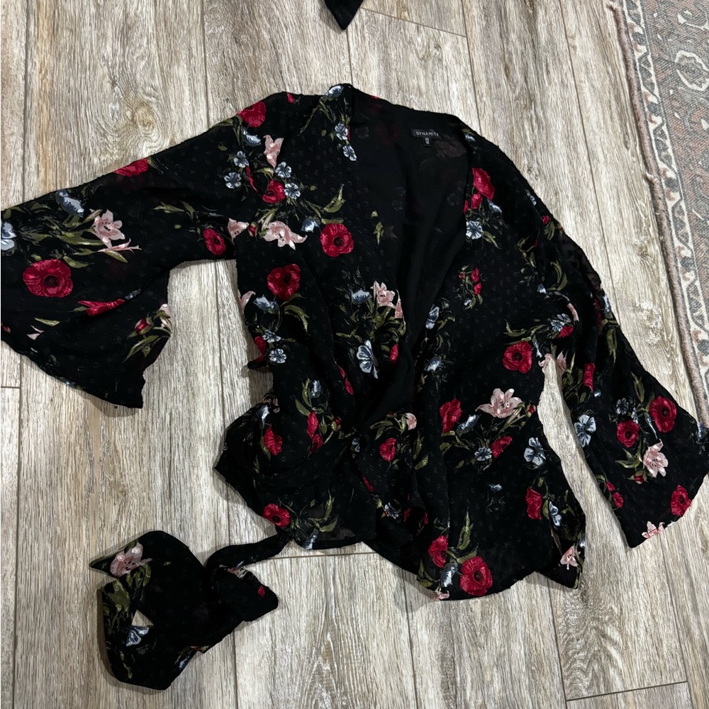 Wrap shirt with beautiful colored flowers